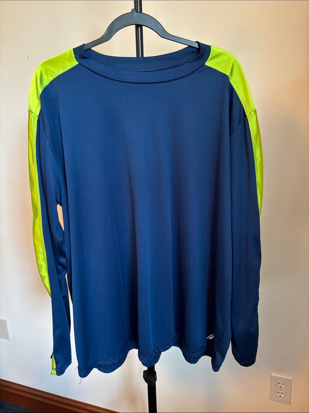 Men's Navy Long-Sleeve Athletic Jersey with Neon Yellow Accents